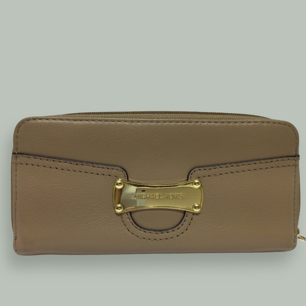 🔥SOLD!!!🔥Michael Kors Tan Saratoga Continental Leather Zip Wallet